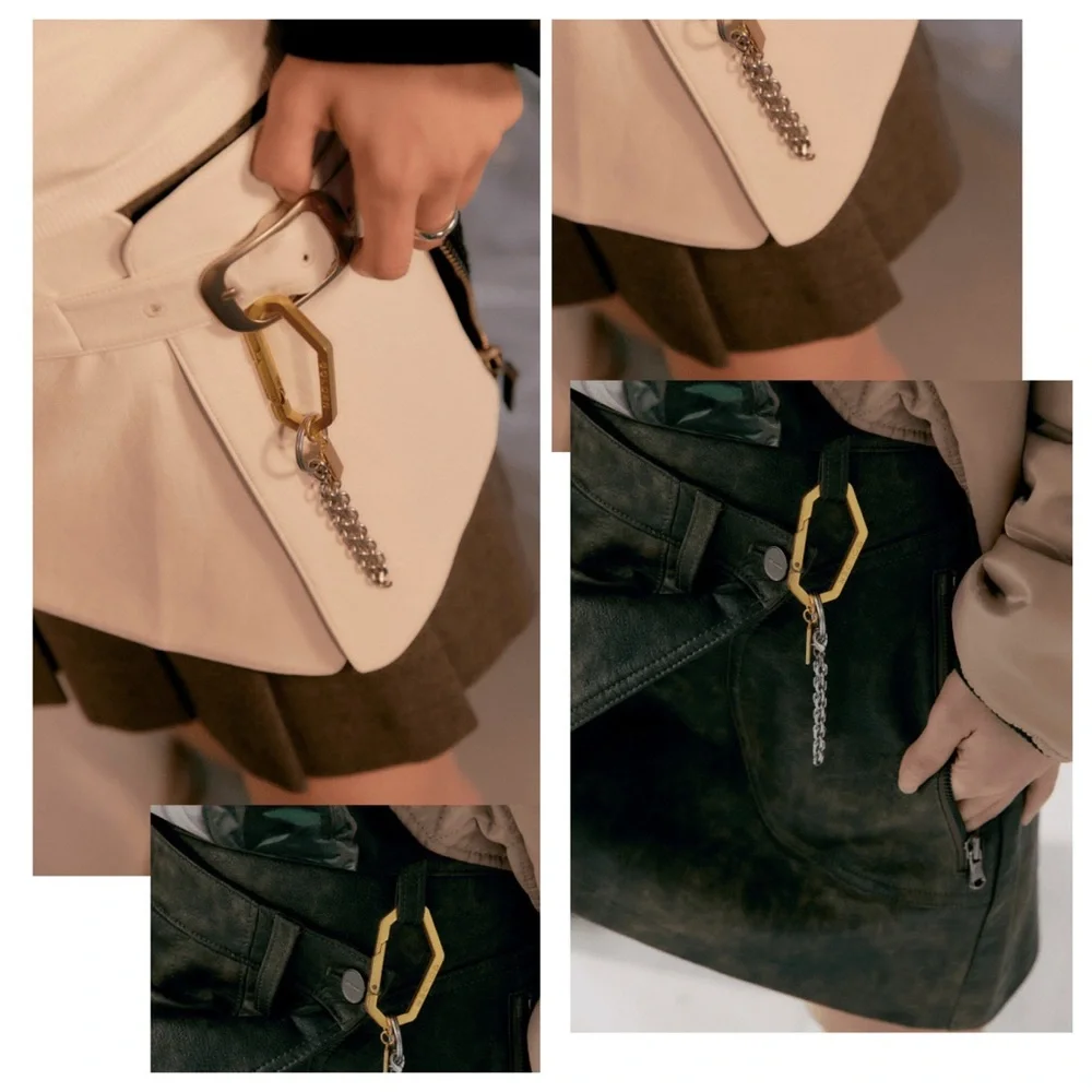 BTS JUNGKOOK Golden Keyring - Picture 2 of 9